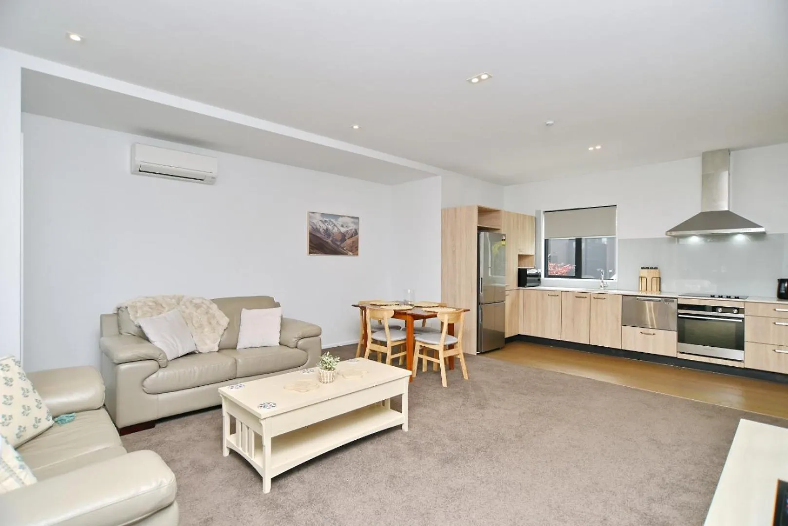 City Townhouse - 2Br Comfort, Private & Parking 0*, Christchurch New Zealand
