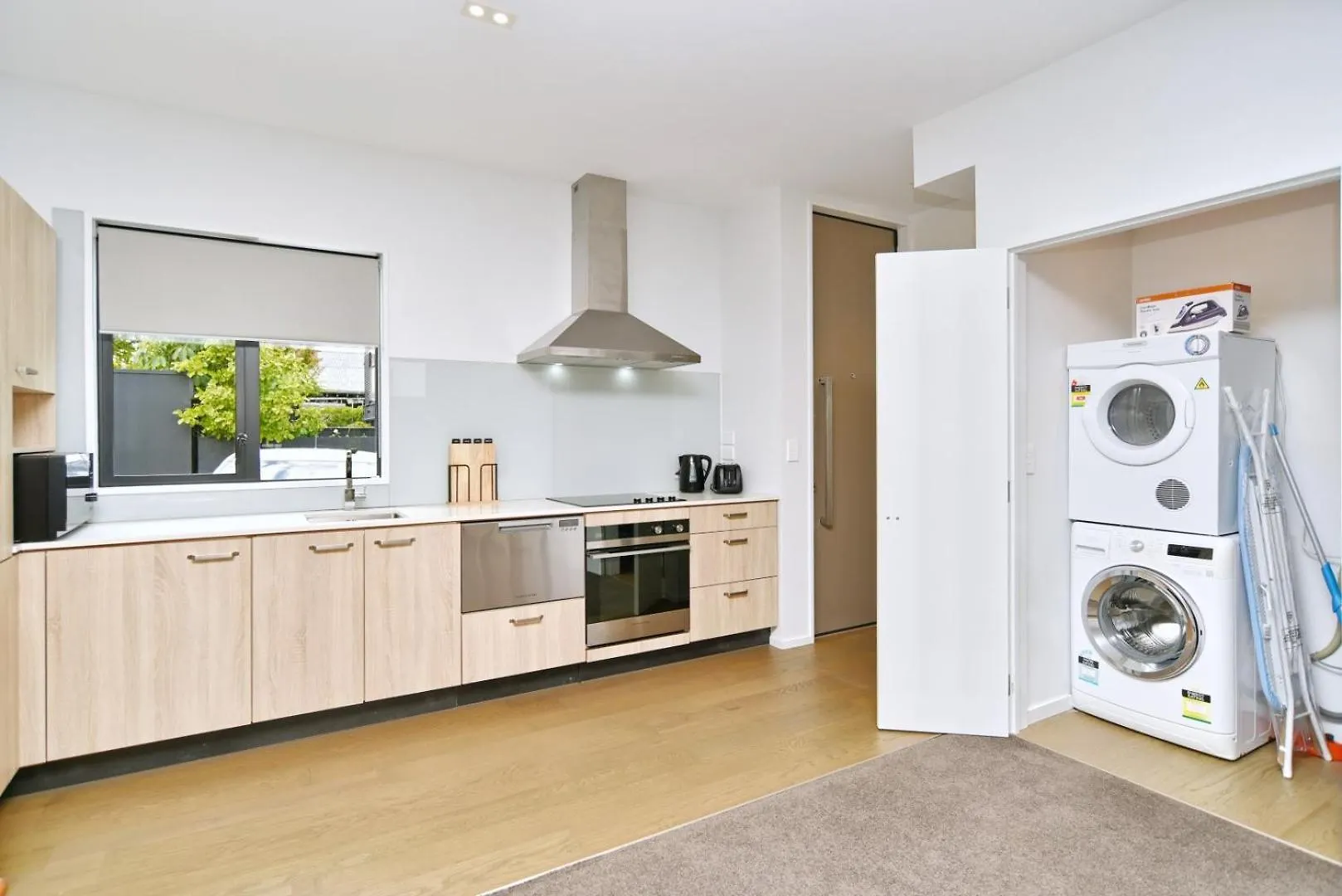 City Townhouse - 2Br Comfort, Private & Parking Holiday home