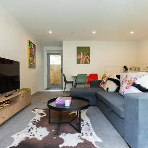  Holiday home Stylish And Comfort In Cbd